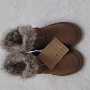 BRAND NEW. Bearpaw youth boots